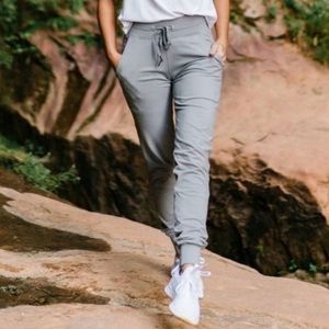 Zyia Ascend Joggers in Heathered Gray Size M